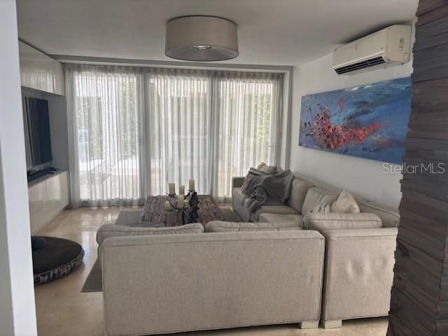 出租: $6,000 (4 贝兹, 2 浴室, 4000 平方英尺)