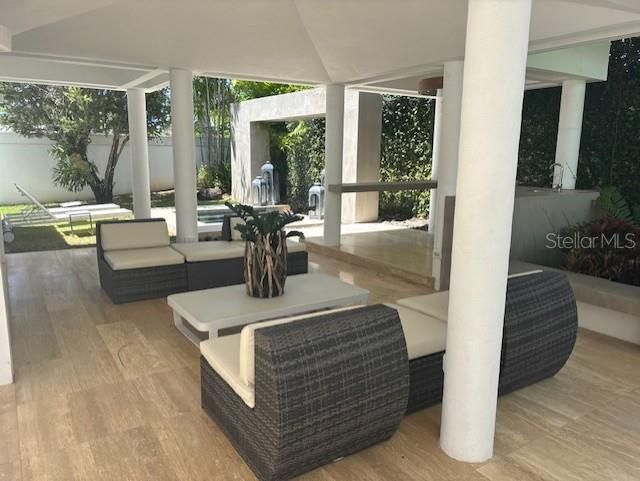 出租: $6,000 (4 贝兹, 2 浴室, 4000 平方英尺)