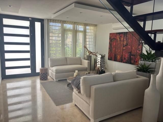 出租: $6,000 (4 贝兹, 2 浴室, 4000 平方英尺)