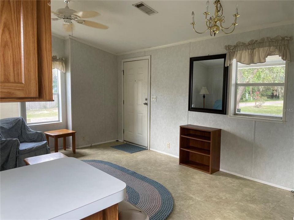 For Sale: $150,000 (1 beds, 1 baths, 640 Square Feet)