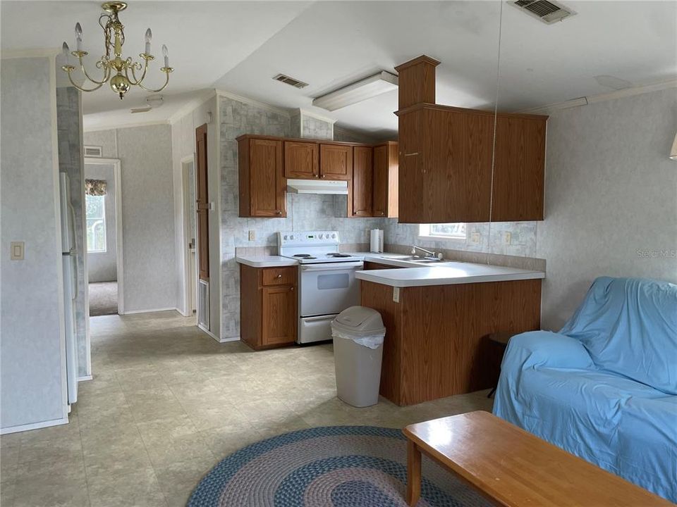 For Sale: $150,000 (1 beds, 1 baths, 640 Square Feet)