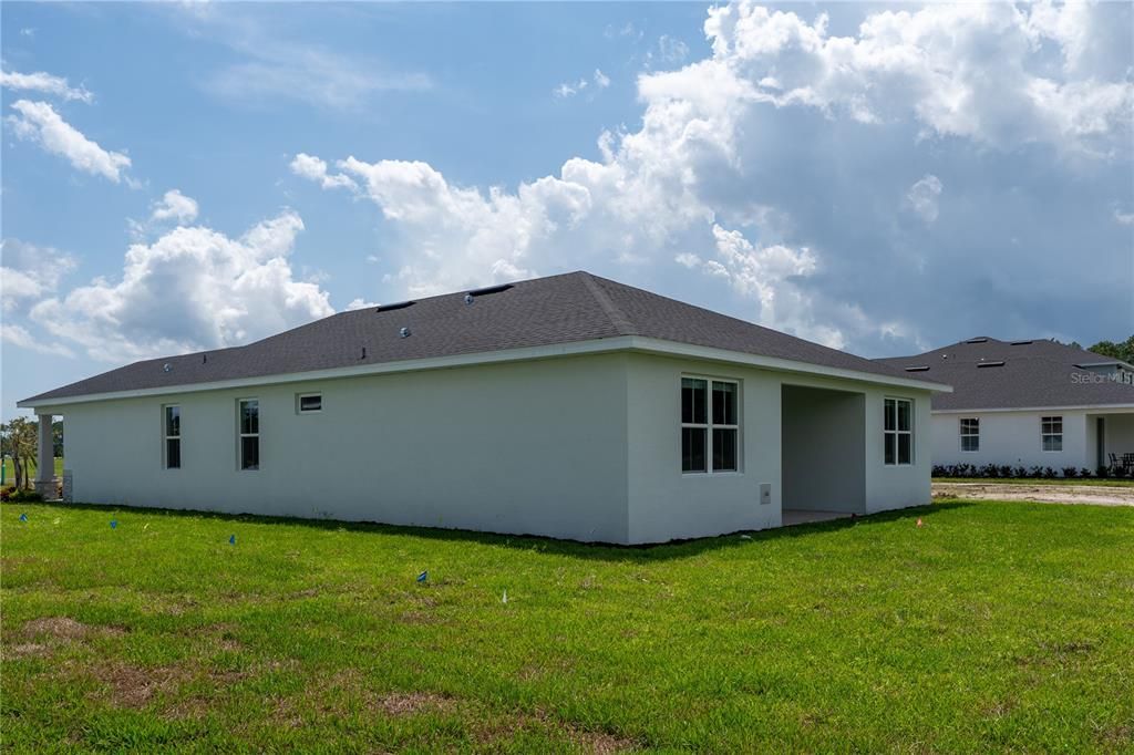 合同活跃: $398,990 (3 贝兹, 2 浴室, 1900 平方英尺)