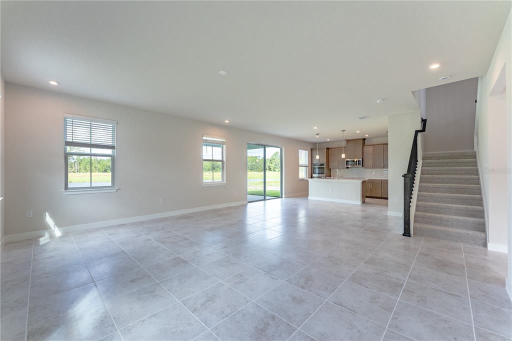 Под контрактом: $494,990 (4 спален, 3 ванн, 3170 Квадратных фут)