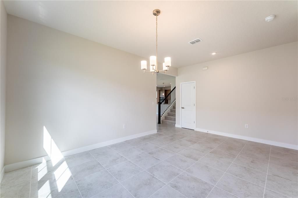 Под контрактом: $494,990 (4 спален, 3 ванн, 3170 Квадратных фут)