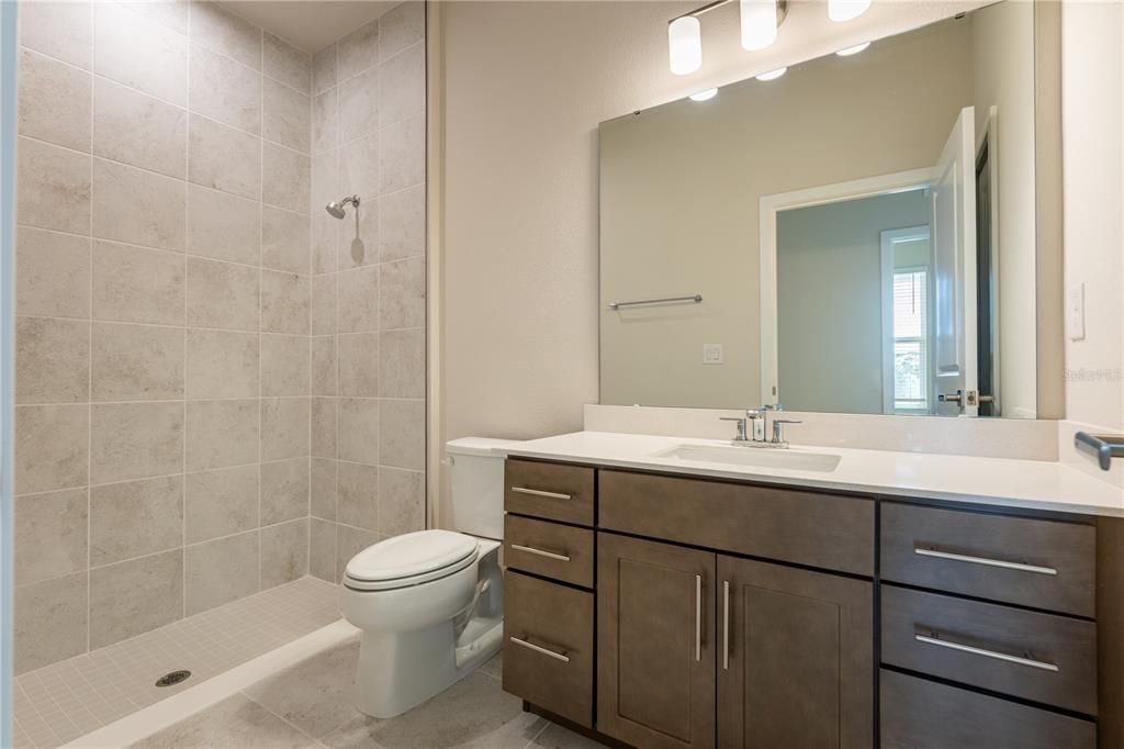 Под контрактом: $494,990 (4 спален, 3 ванн, 3170 Квадратных фут)