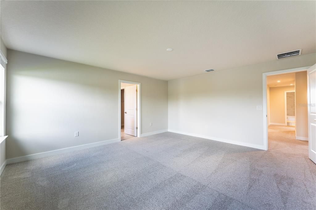 Под контрактом: $494,990 (4 спален, 3 ванн, 3170 Квадратных фут)