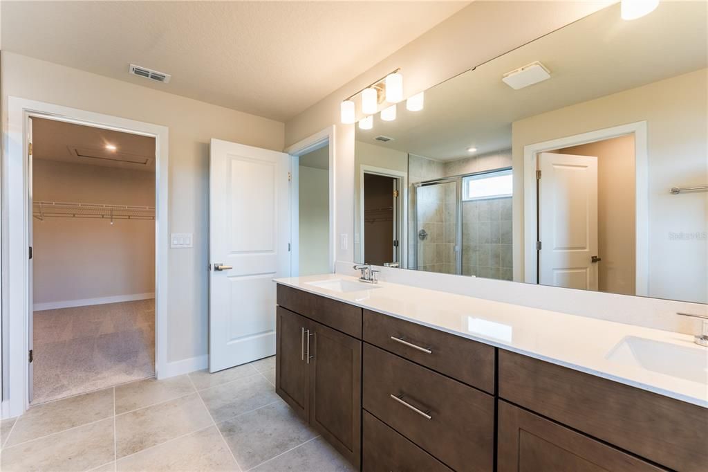 Под контрактом: $494,990 (4 спален, 3 ванн, 3170 Квадратных фут)