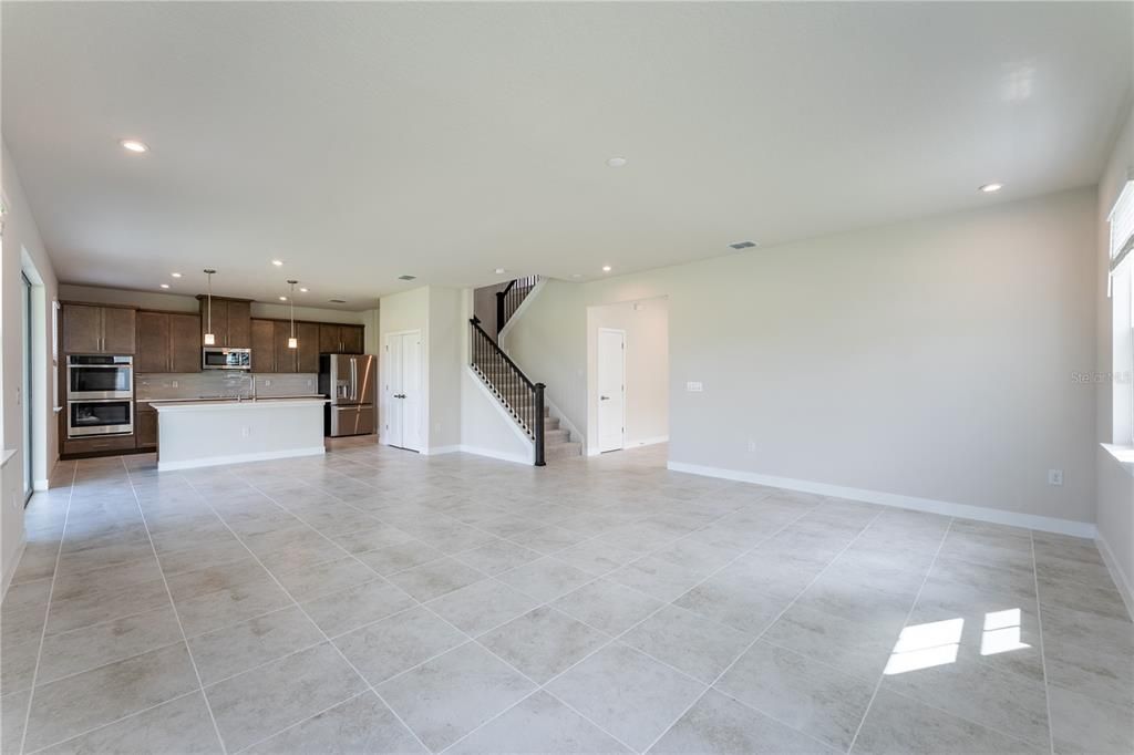 Под контрактом: $494,990 (4 спален, 3 ванн, 3170 Квадратных фут)