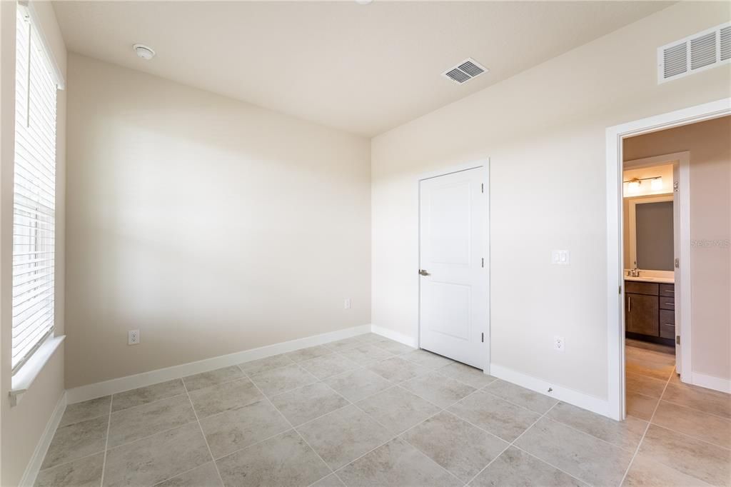 Под контрактом: $494,990 (4 спален, 3 ванн, 3170 Квадратных фут)