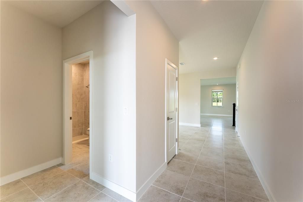 Под контрактом: $494,990 (4 спален, 3 ванн, 3170 Квадратных фут)