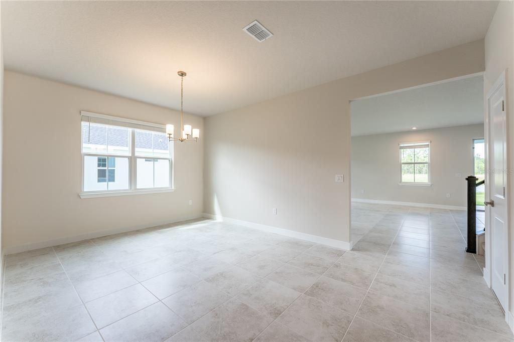 Под контрактом: $494,990 (4 спален, 3 ванн, 3170 Квадратных фут)