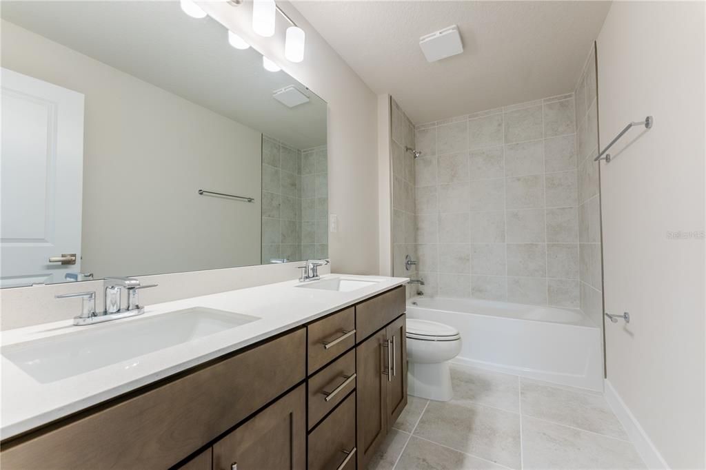 Под контрактом: $494,990 (4 спален, 3 ванн, 3170 Квадратных фут)