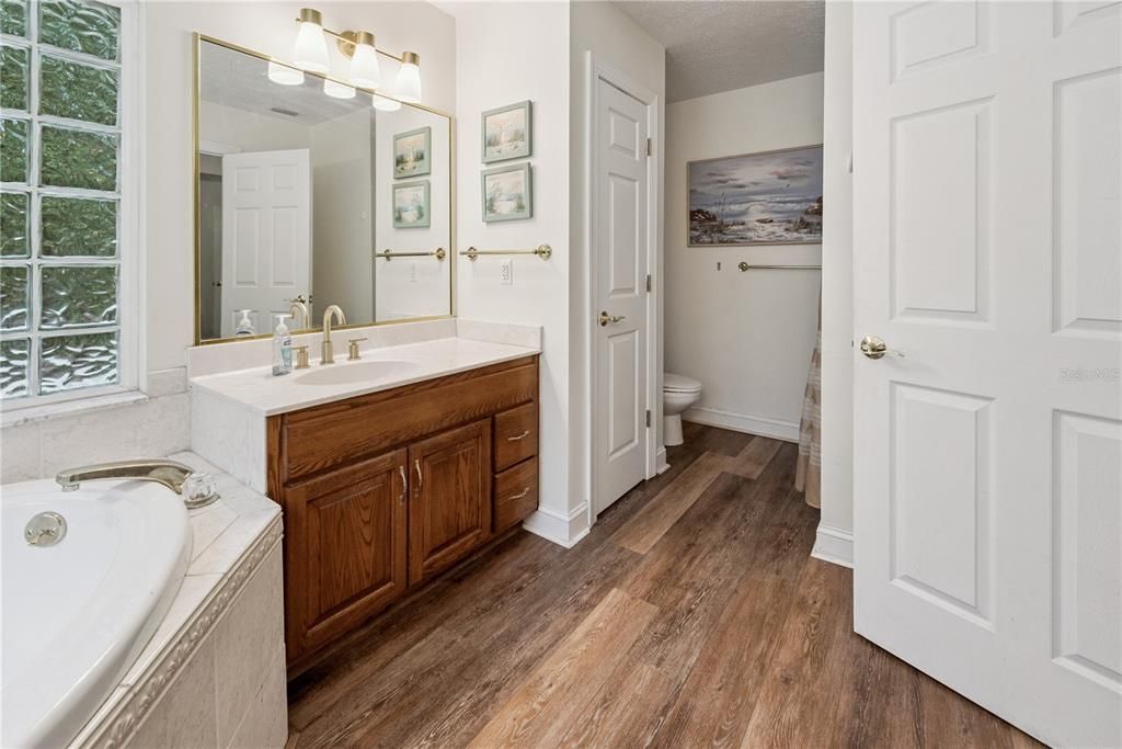 待售: $399,000 (3 贝兹, 2 浴室, 2336 平方英尺)