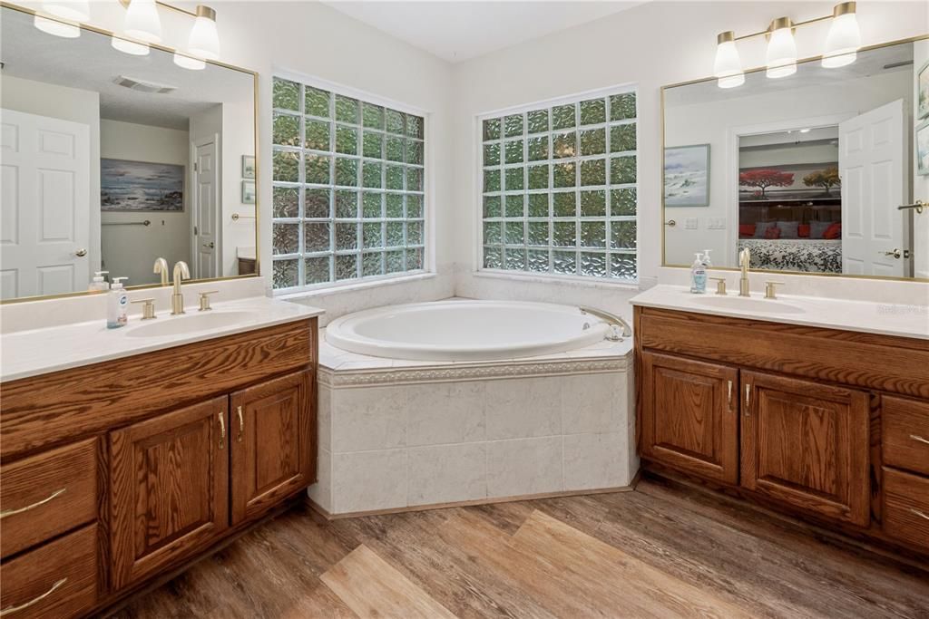 待售: $399,000 (3 贝兹, 2 浴室, 2336 平方英尺)