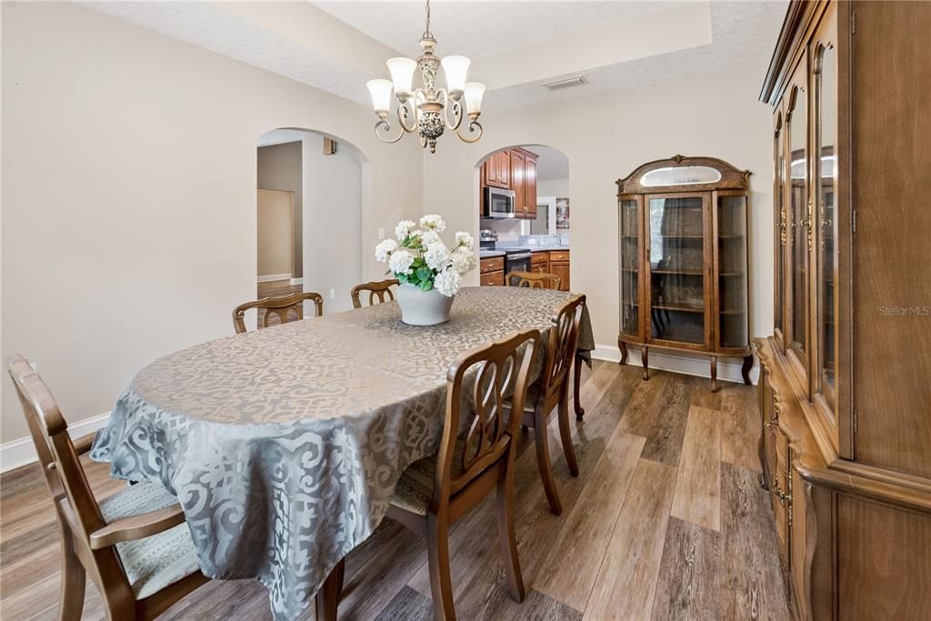 待售: $399,000 (3 贝兹, 2 浴室, 2336 平方英尺)