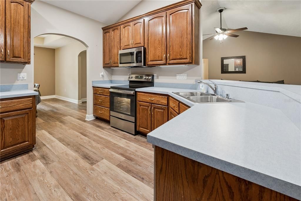 待售: $399,000 (3 贝兹, 2 浴室, 2336 平方英尺)