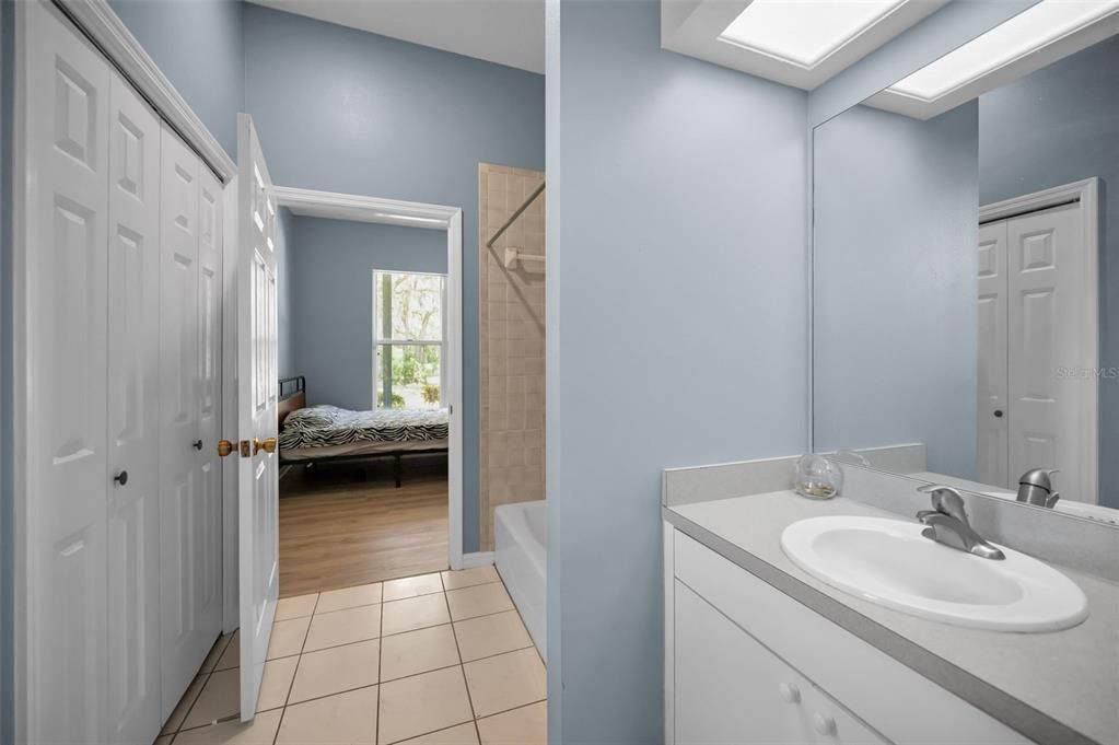 En Venta: $849,900 (3 camas, 3 baños, 2679 Pies cuadrados)