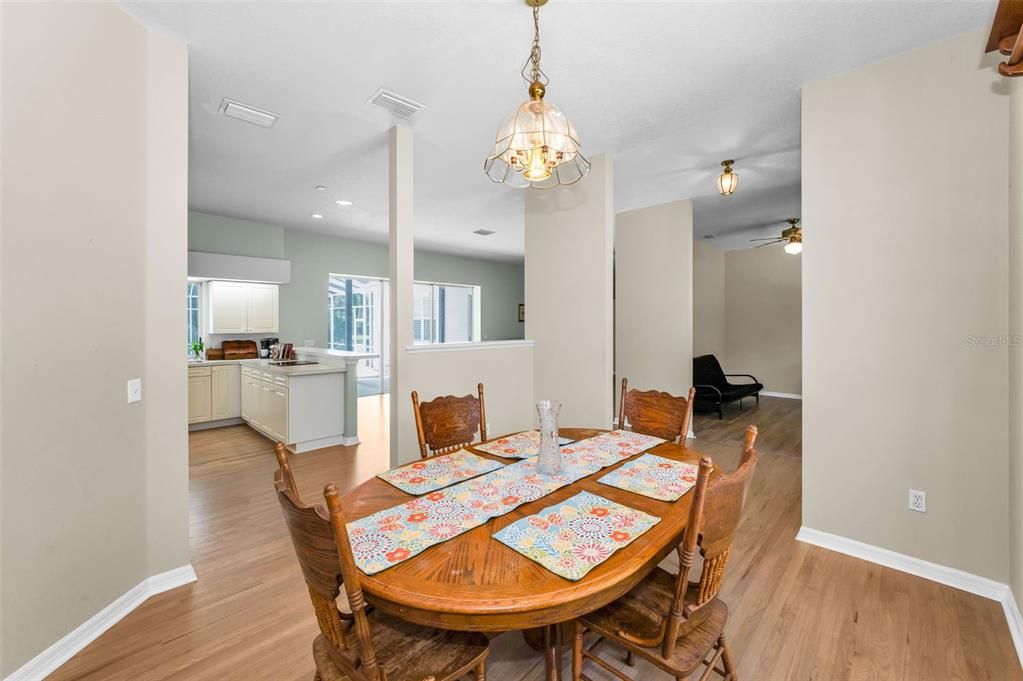 En Venta: $849,900 (3 camas, 3 baños, 2679 Pies cuadrados)