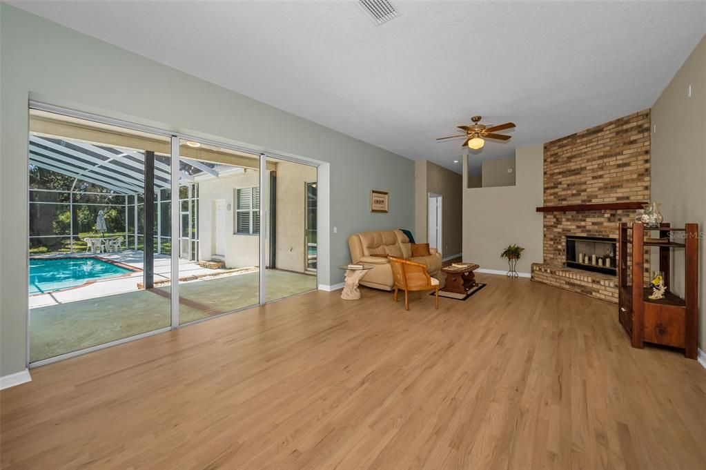 En Venta: $849,900 (3 camas, 3 baños, 2679 Pies cuadrados)