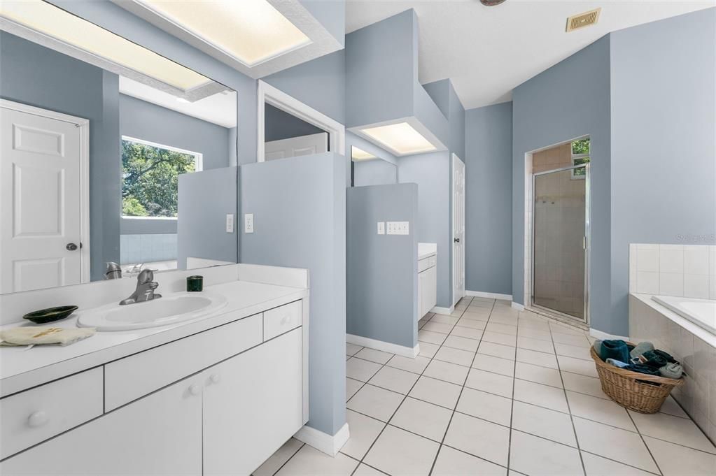 En Venta: $849,900 (3 camas, 3 baños, 2679 Pies cuadrados)