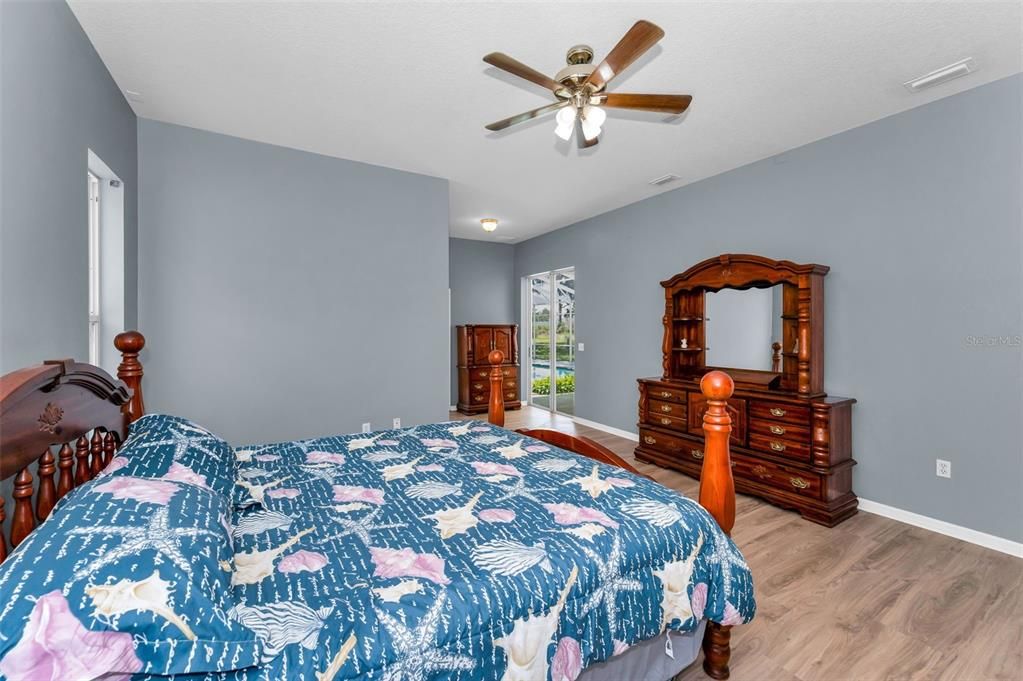 En Venta: $849,900 (3 camas, 3 baños, 2679 Pies cuadrados)