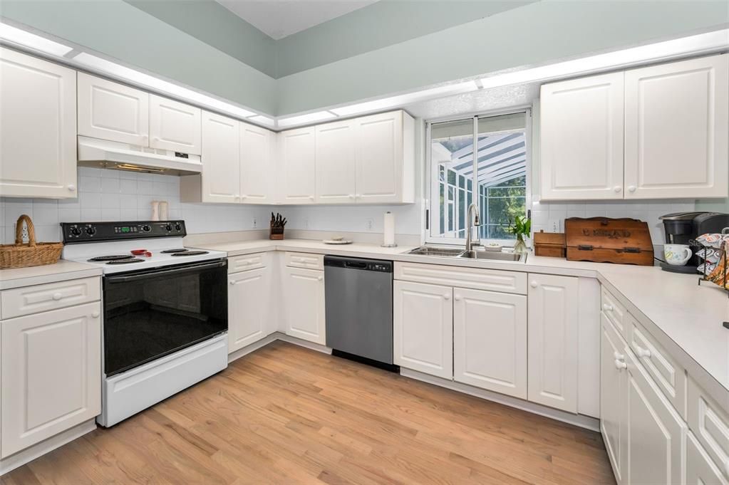 En Venta: $849,900 (3 camas, 3 baños, 2679 Pies cuadrados)