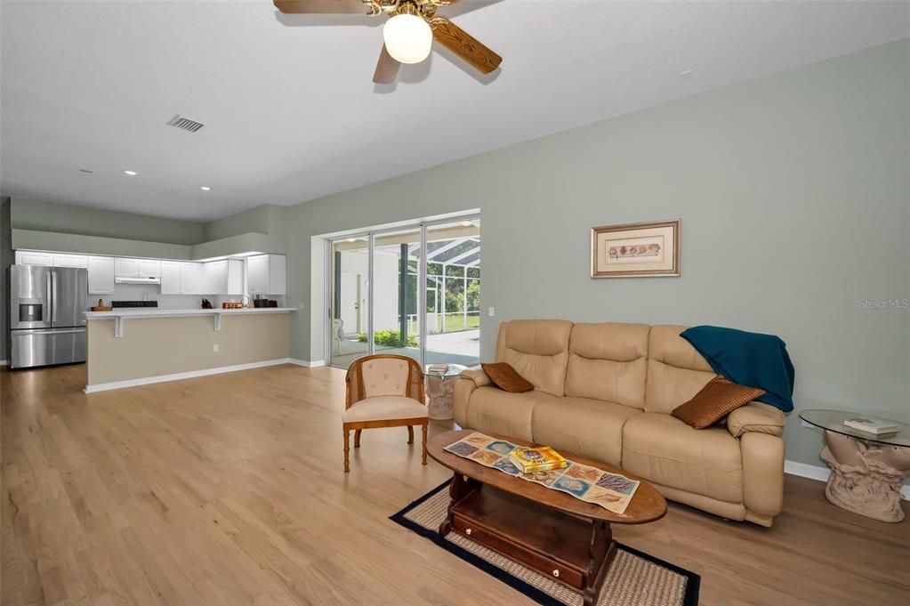 En Venta: $849,900 (3 camas, 3 baños, 2679 Pies cuadrados)