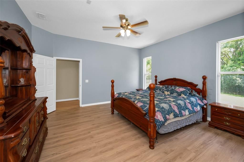 En Venta: $849,900 (3 camas, 3 baños, 2679 Pies cuadrados)