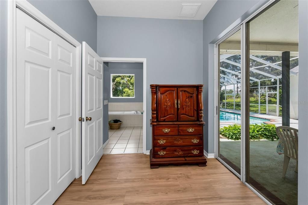 En Venta: $849,900 (3 camas, 3 baños, 2679 Pies cuadrados)