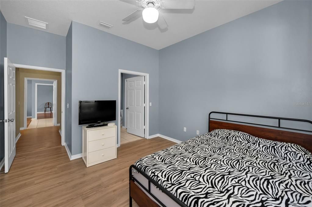 En Venta: $849,900 (3 camas, 3 baños, 2679 Pies cuadrados)