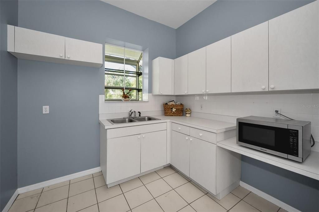 En Venta: $849,900 (3 camas, 3 baños, 2679 Pies cuadrados)