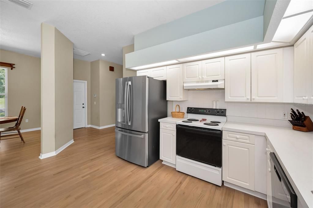 En Venta: $849,900 (3 camas, 3 baños, 2679 Pies cuadrados)