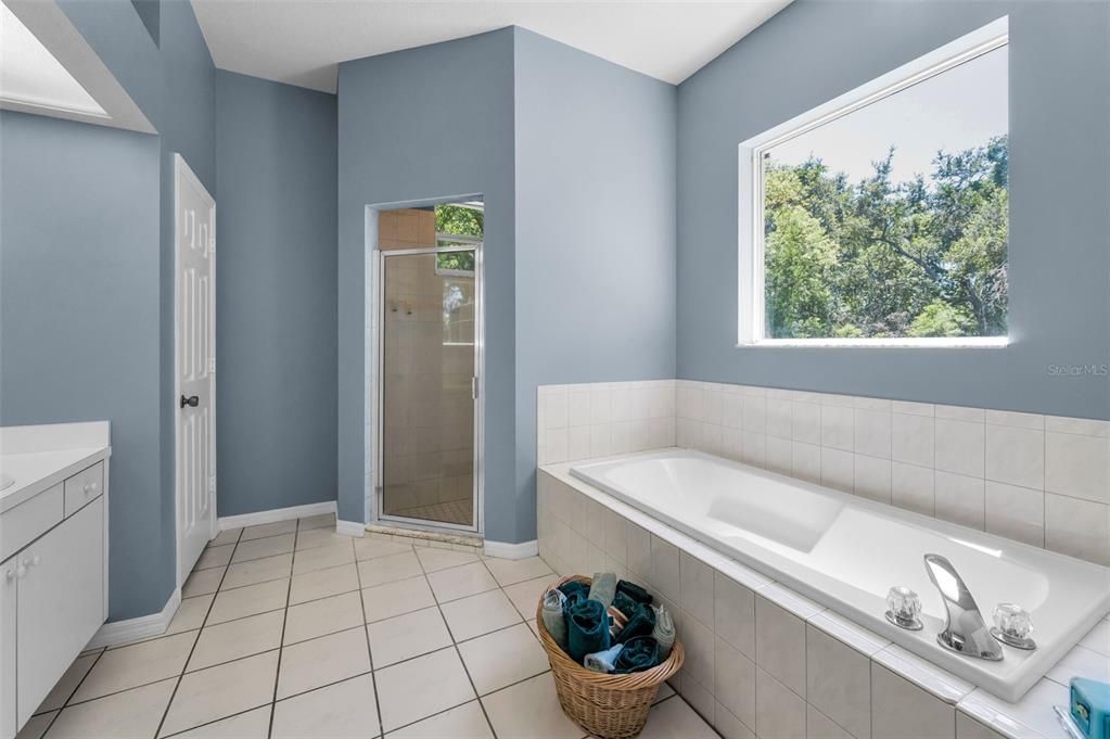 En Venta: $849,900 (3 camas, 3 baños, 2679 Pies cuadrados)