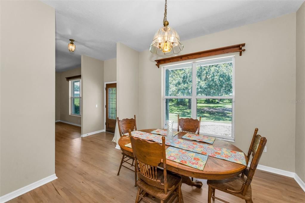 En Venta: $849,900 (3 camas, 3 baños, 2679 Pies cuadrados)