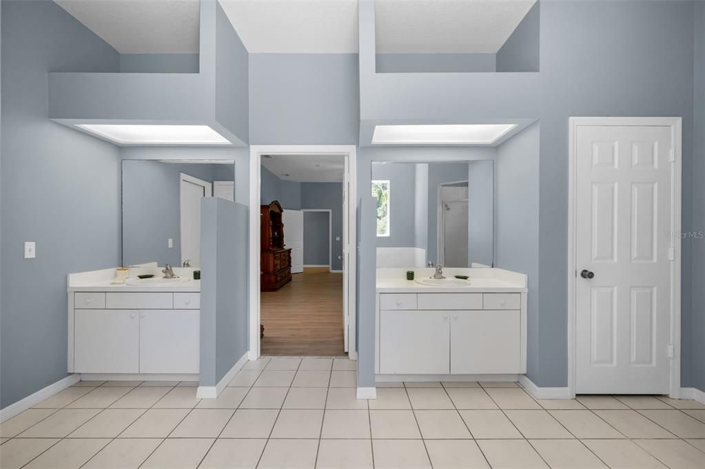 En Venta: $849,900 (3 camas, 3 baños, 2679 Pies cuadrados)