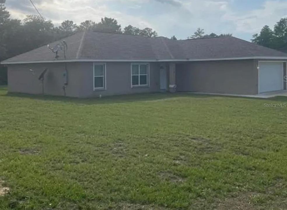 Recently Rented: $2,000 (3 beds, 2 baths, 1557 Square Feet)