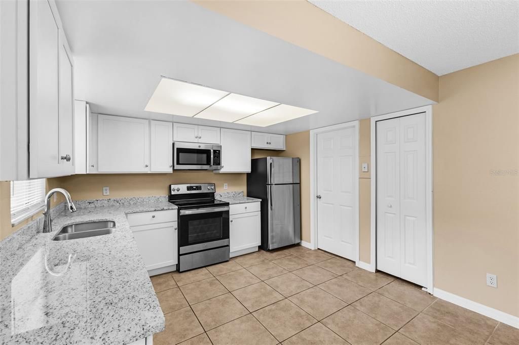 En Venta: $374,900 (4 camas, 2 baños, 1312 Pies cuadrados)