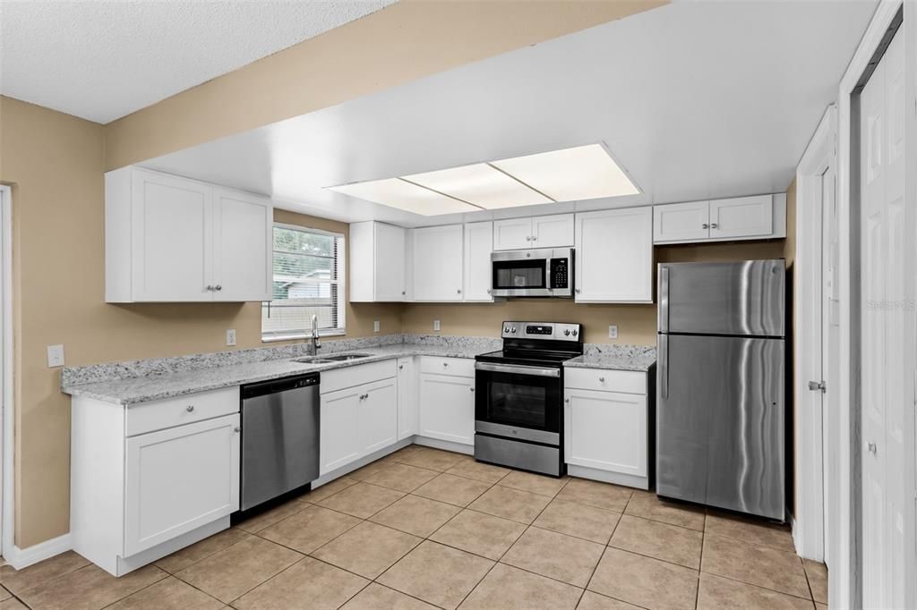 En Venta: $374,900 (4 camas, 2 baños, 1312 Pies cuadrados)