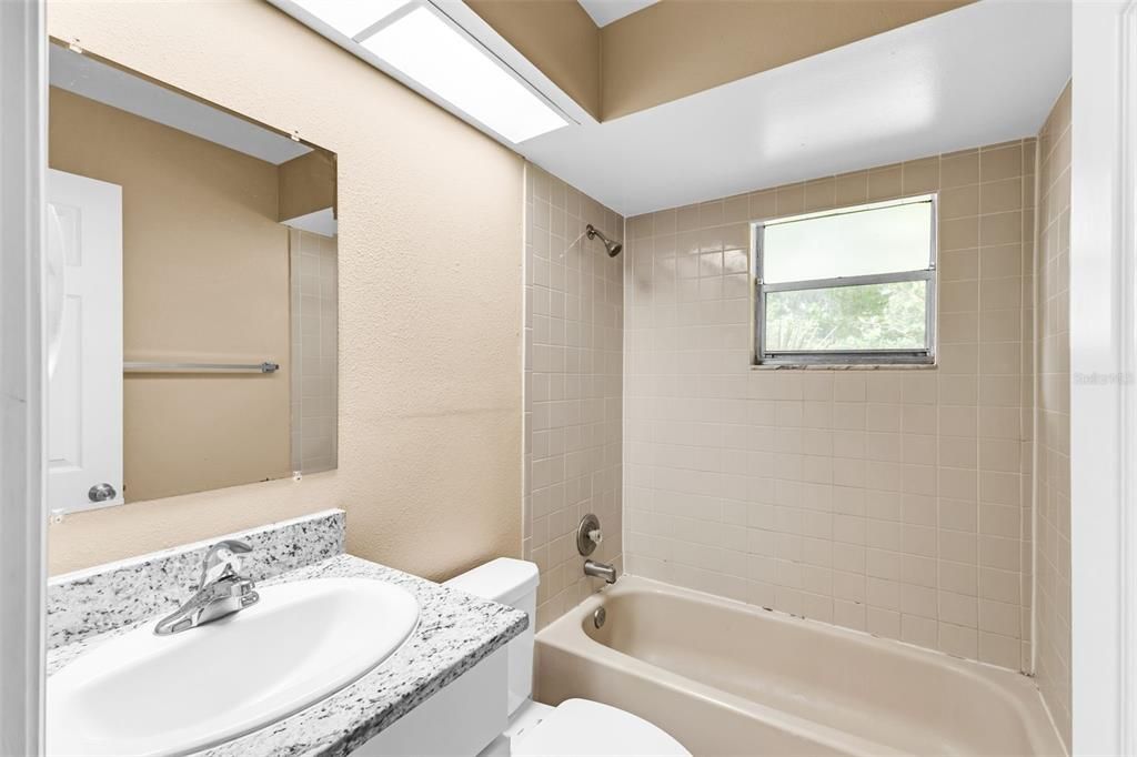 En Venta: $374,900 (4 camas, 2 baños, 1312 Pies cuadrados)