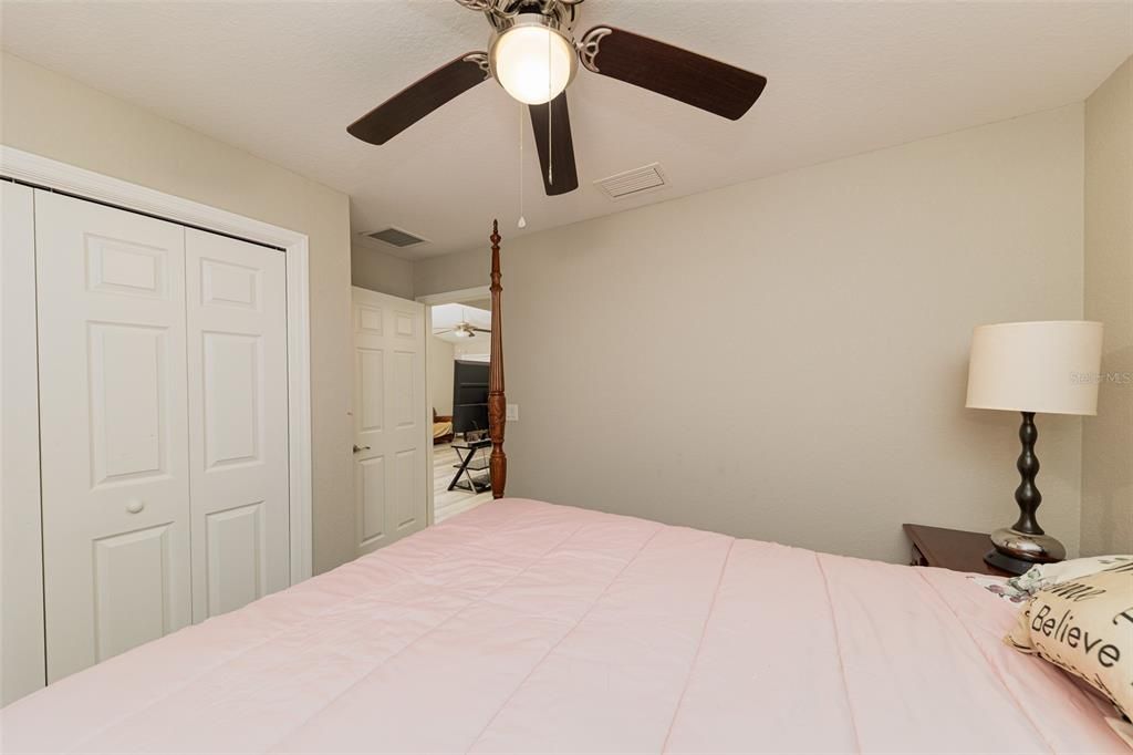 Activo con contrato: $239,900 (3 camas, 2 baños, 1393 Pies cuadrados)