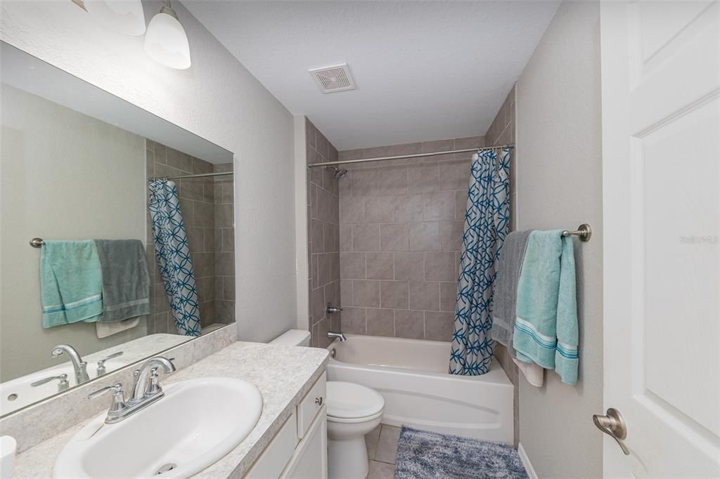 Activo con contrato: $239,900 (3 camas, 2 baños, 1393 Pies cuadrados)