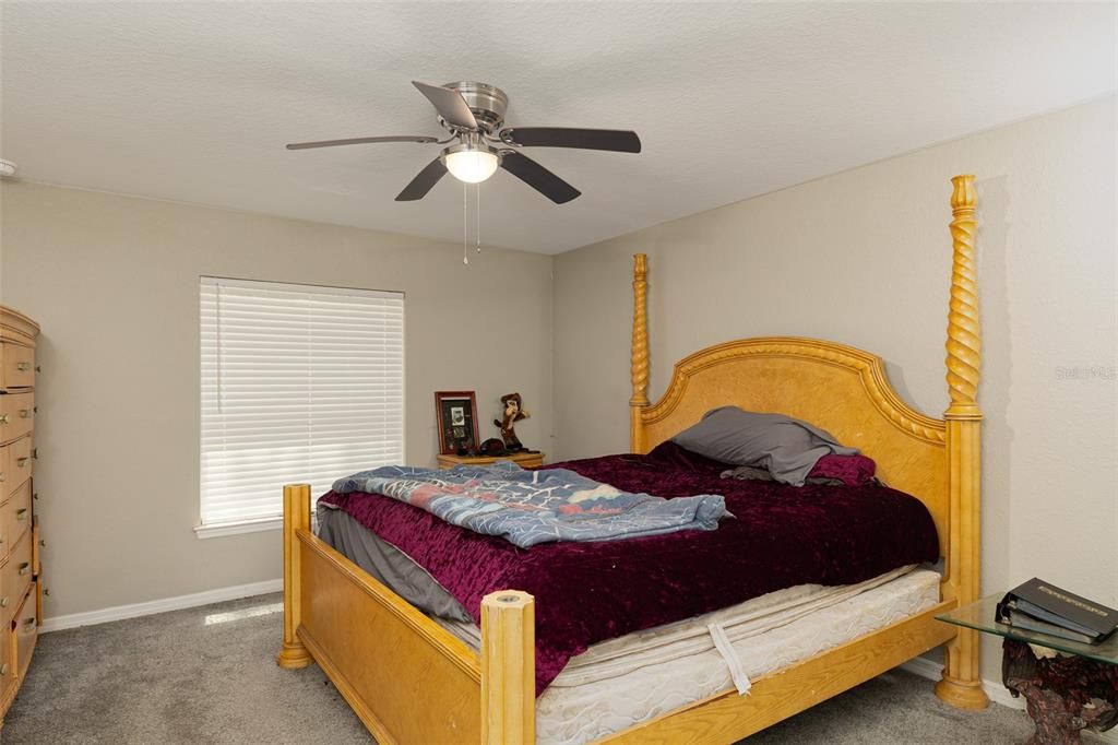 Activo con contrato: $239,900 (3 camas, 2 baños, 1393 Pies cuadrados)