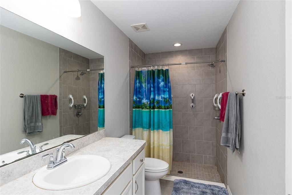 Activo con contrato: $239,900 (3 camas, 2 baños, 1393 Pies cuadrados)