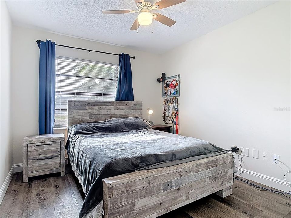 На продажу: $308,998 (3 спален, 2 ванн, 1326 Квадратных фут)