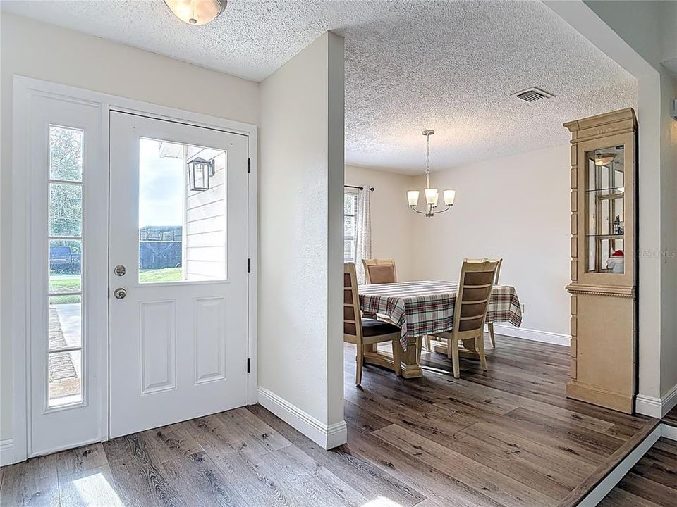 На продажу: $308,998 (3 спален, 2 ванн, 1326 Квадратных фут)