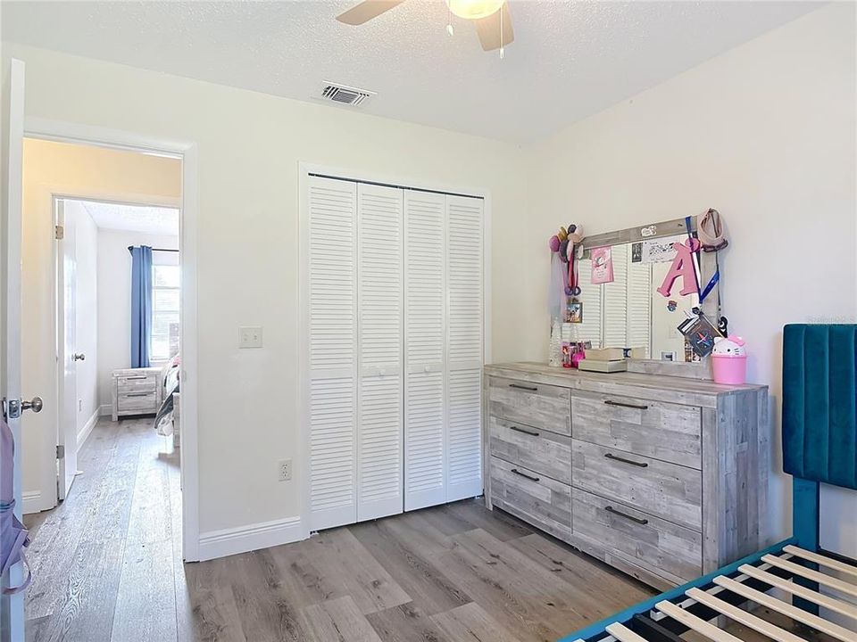 На продажу: $308,998 (3 спален, 2 ванн, 1326 Квадратных фут)