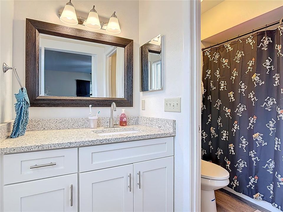 На продажу: $308,998 (3 спален, 2 ванн, 1326 Квадратных фут)