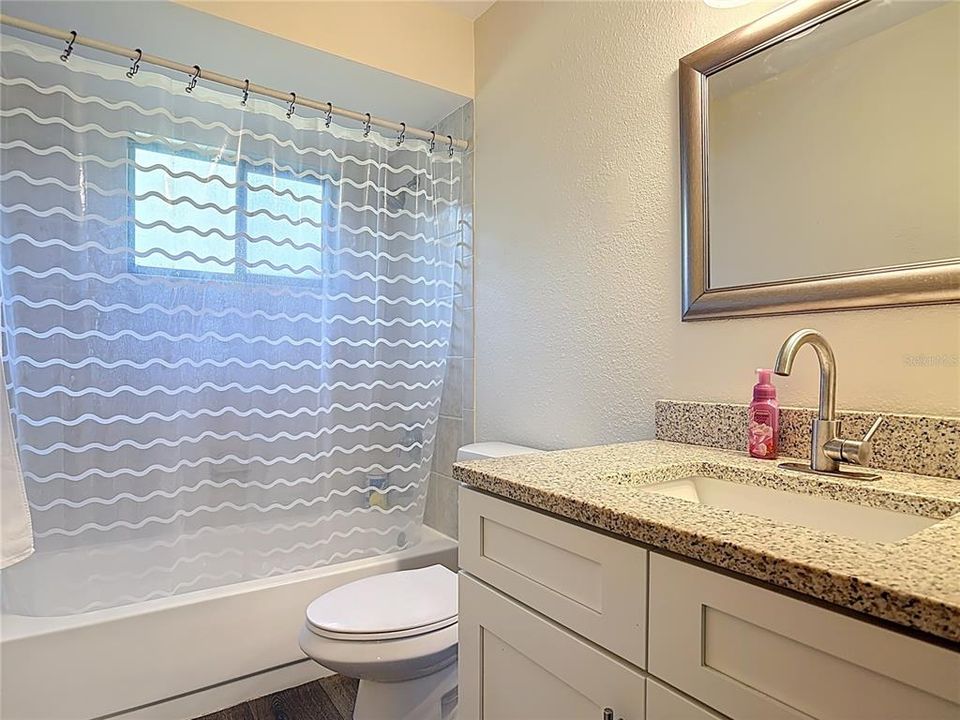 На продажу: $308,998 (3 спален, 2 ванн, 1326 Квадратных фут)