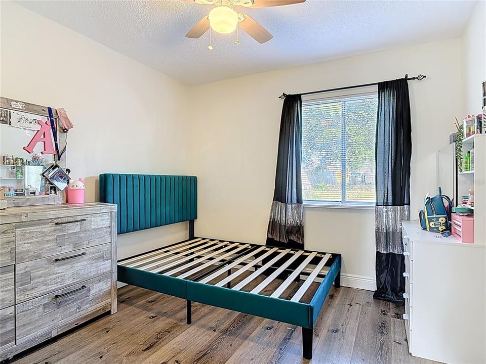 На продажу: $308,998 (3 спален, 2 ванн, 1326 Квадратных фут)