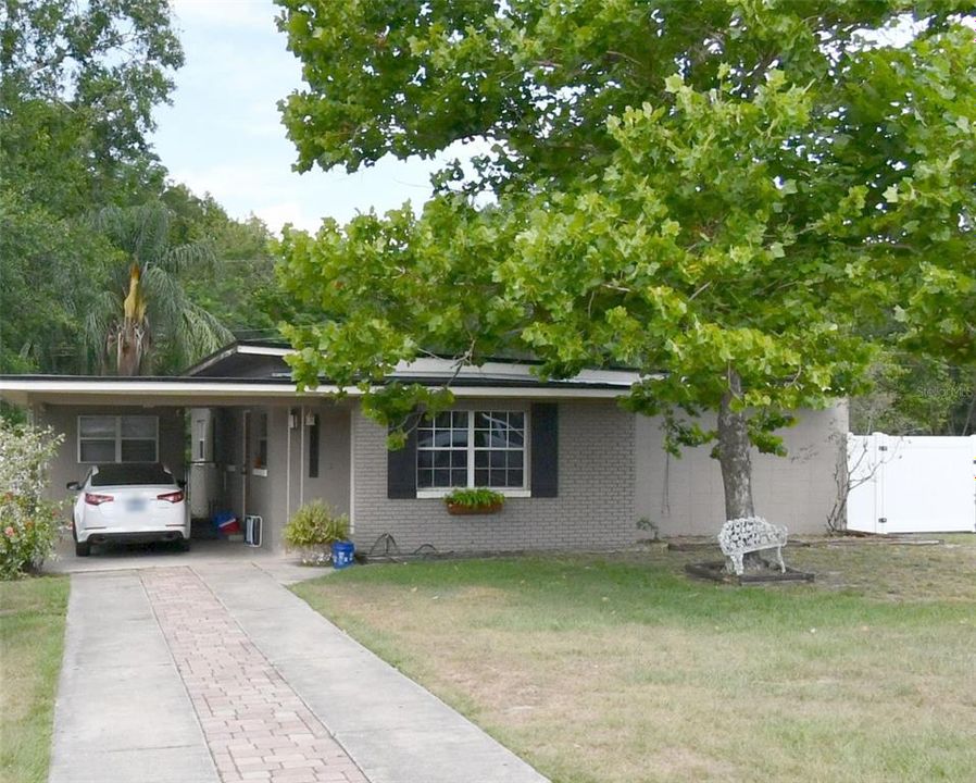 最近售出: $200,000 (3 贝兹, 1 浴室, 1206 平方英尺)